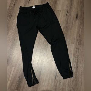 Zyia Black Peak Zipper Joggers M
